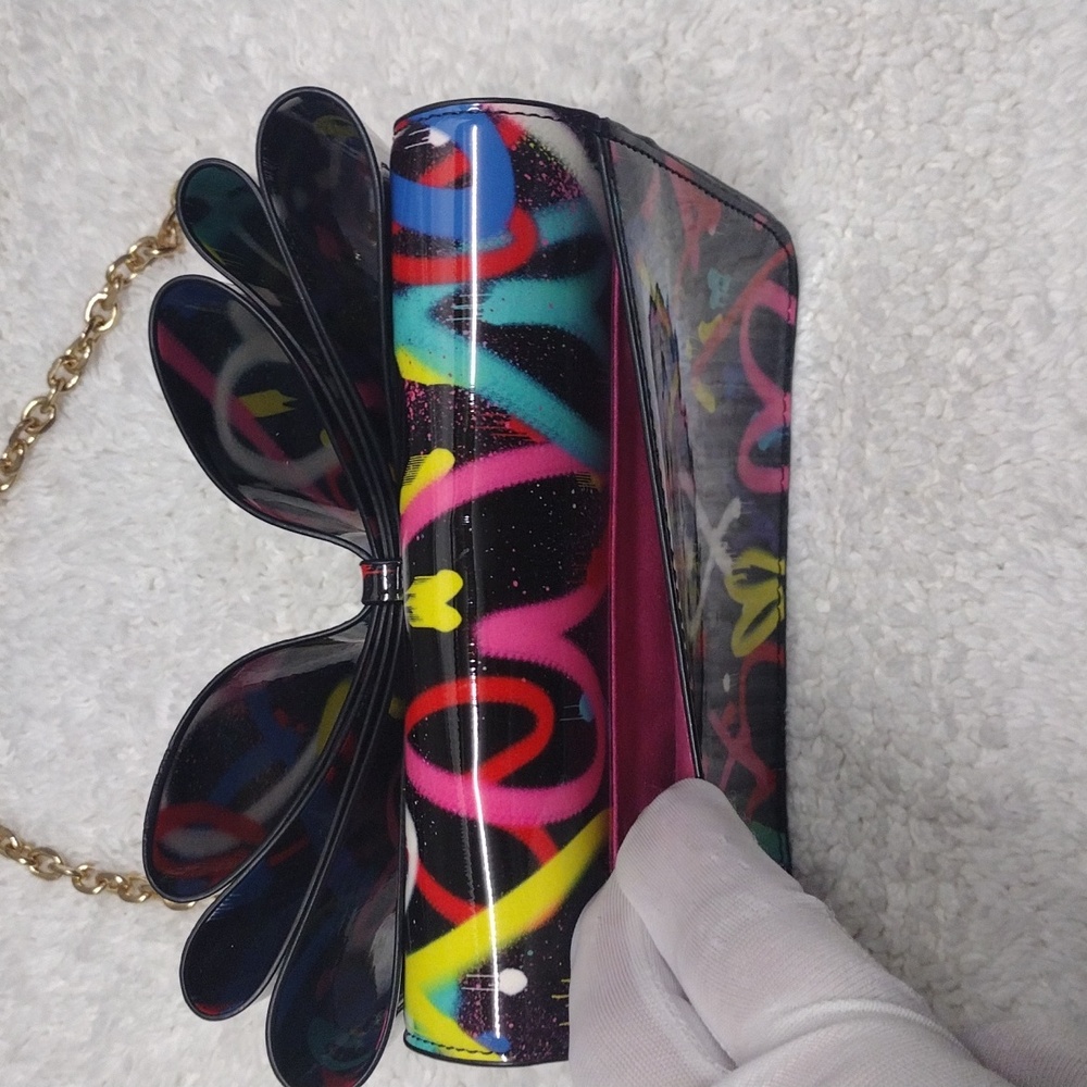 Betsey Johnson Graffiti Hearts Small Bow Flap Crossbody Purse - Picture 5 of 16